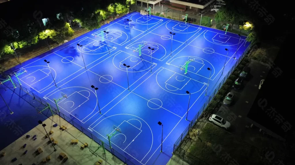 Notre revêtement de sol certifié FIBA, éblouissant la nuit